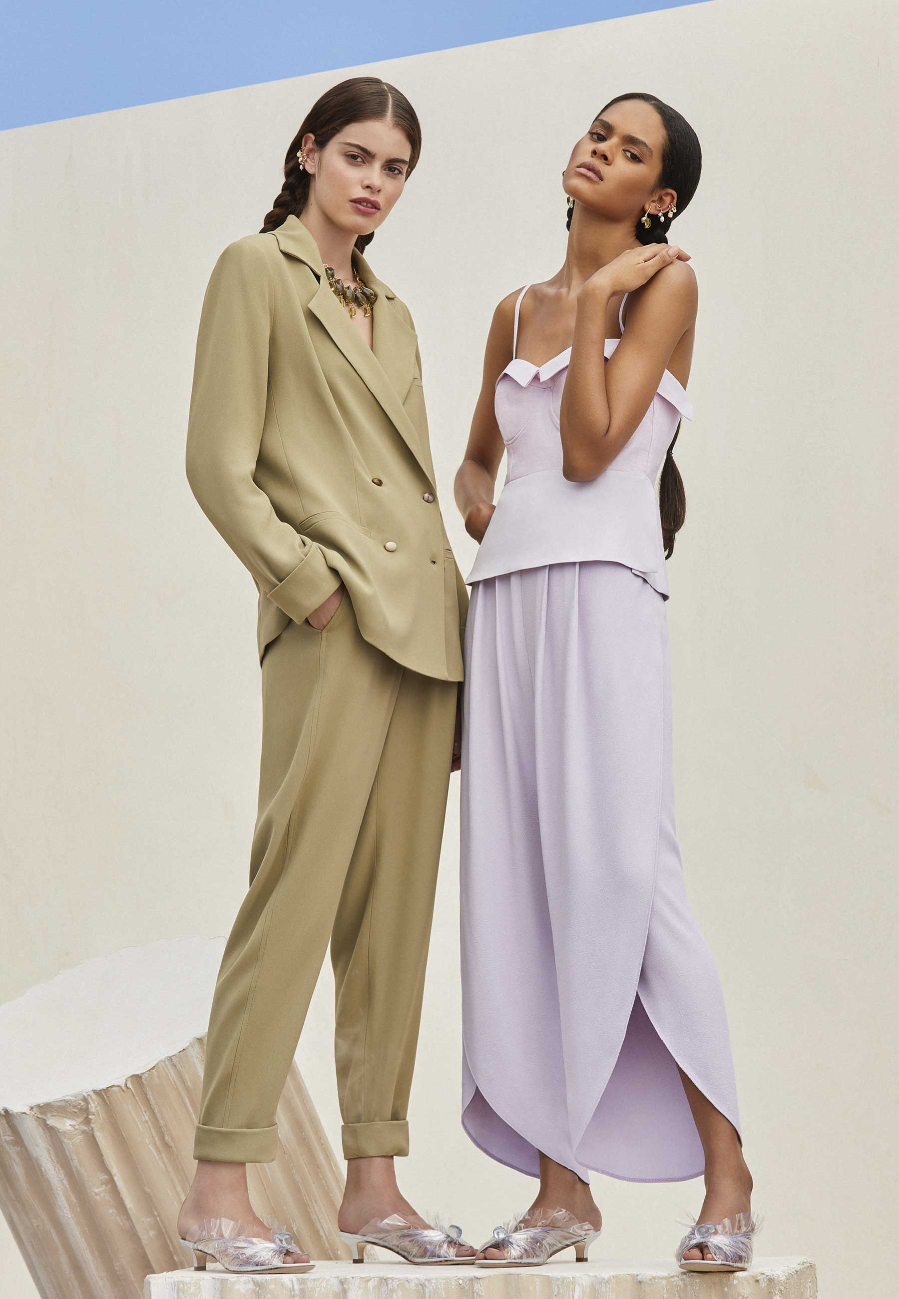 Foto: Mariana Maltoni, com direção criativa de Cris Barros, direção de arte de Renata Corrêa e Roberta Cardoso, styling de Renata Corrêa, beleza de Guilherme Casagrande e set design de João Arpi