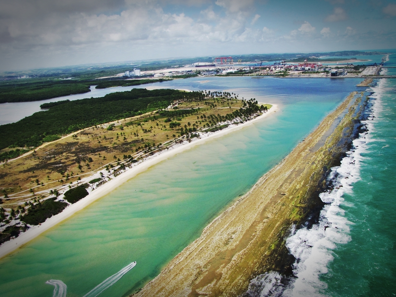 Praia de Muro Alto - Foto: Reprodução/pousadaportodegalinhas.com