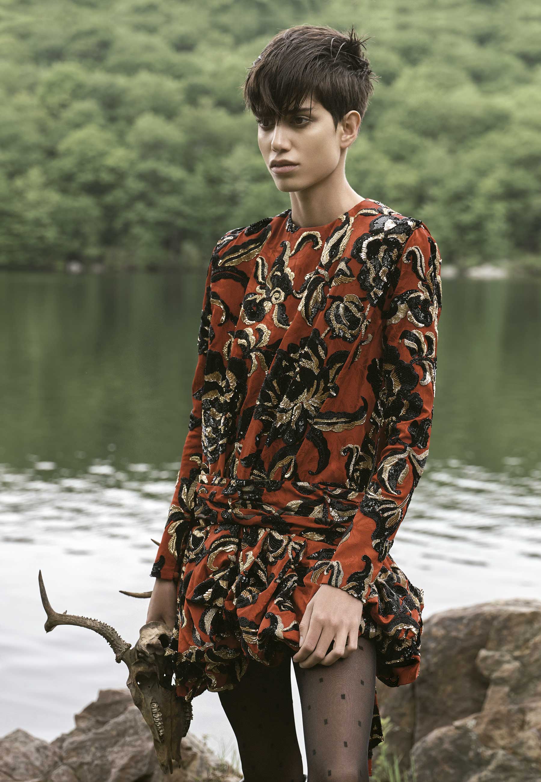Foto: Jacob + Carrol, com edição de moda de Shabdiece Esfahani, produção de Jean Jarvis, maquiagem de Marla Belt, cabelo de Nicolas Eldin e set design de Chelsea Leigh
