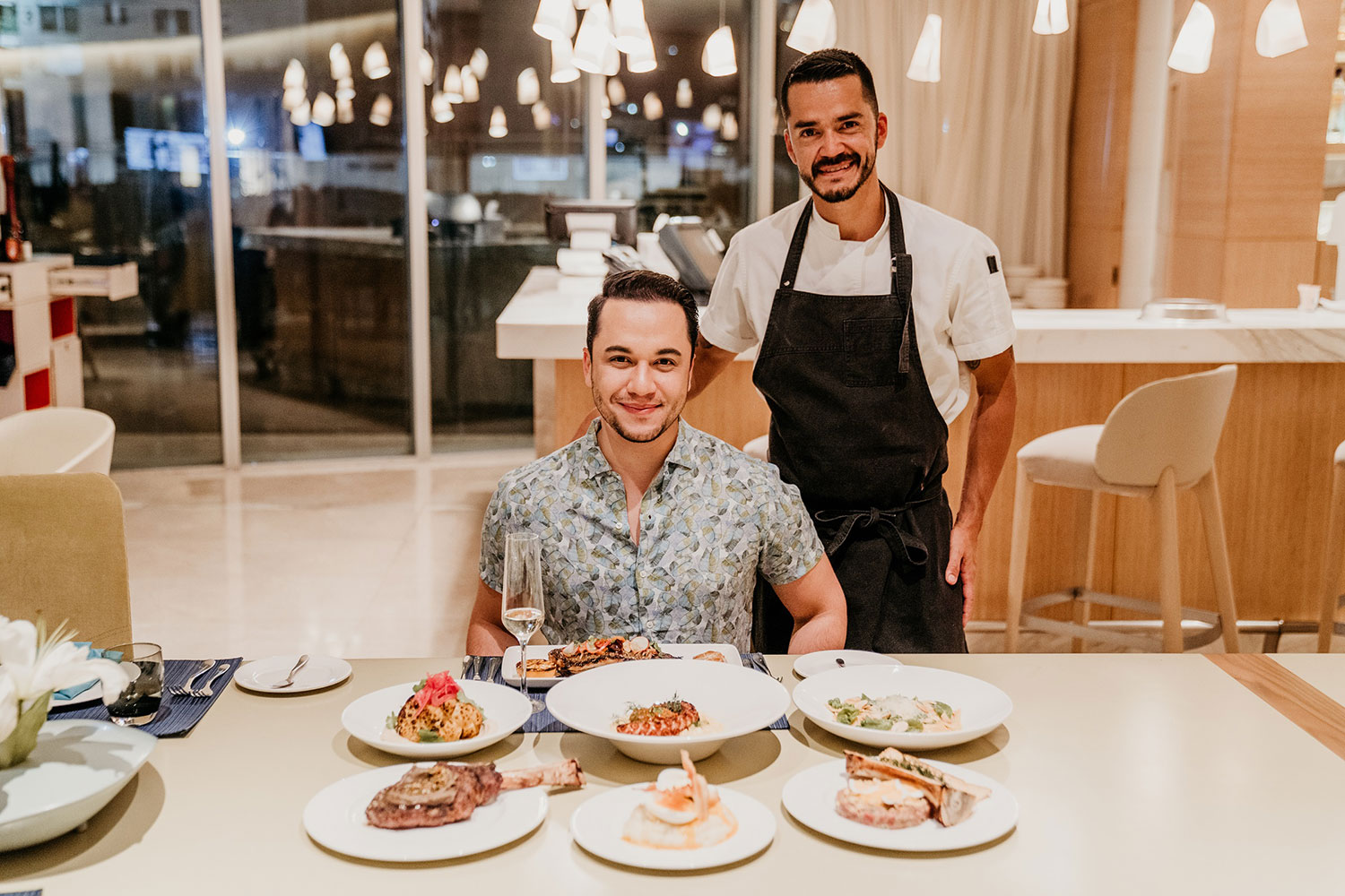 Vinicus Belo e o Chef Guido Ojeda - Foto: Wiggo Berge