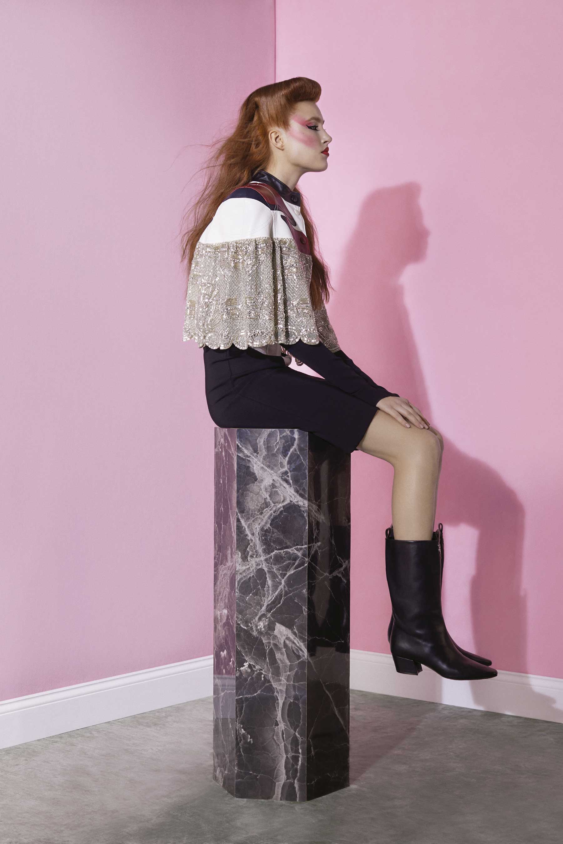 Fotos de Ricardo Rivera, com edição de moda de Filipa Black, styling de Jahulie Elizalde, artista convidado Lufti Janania, maquiagem Christyna Kay, cabelo Erol Karadag, digital tech Chrissy Connors