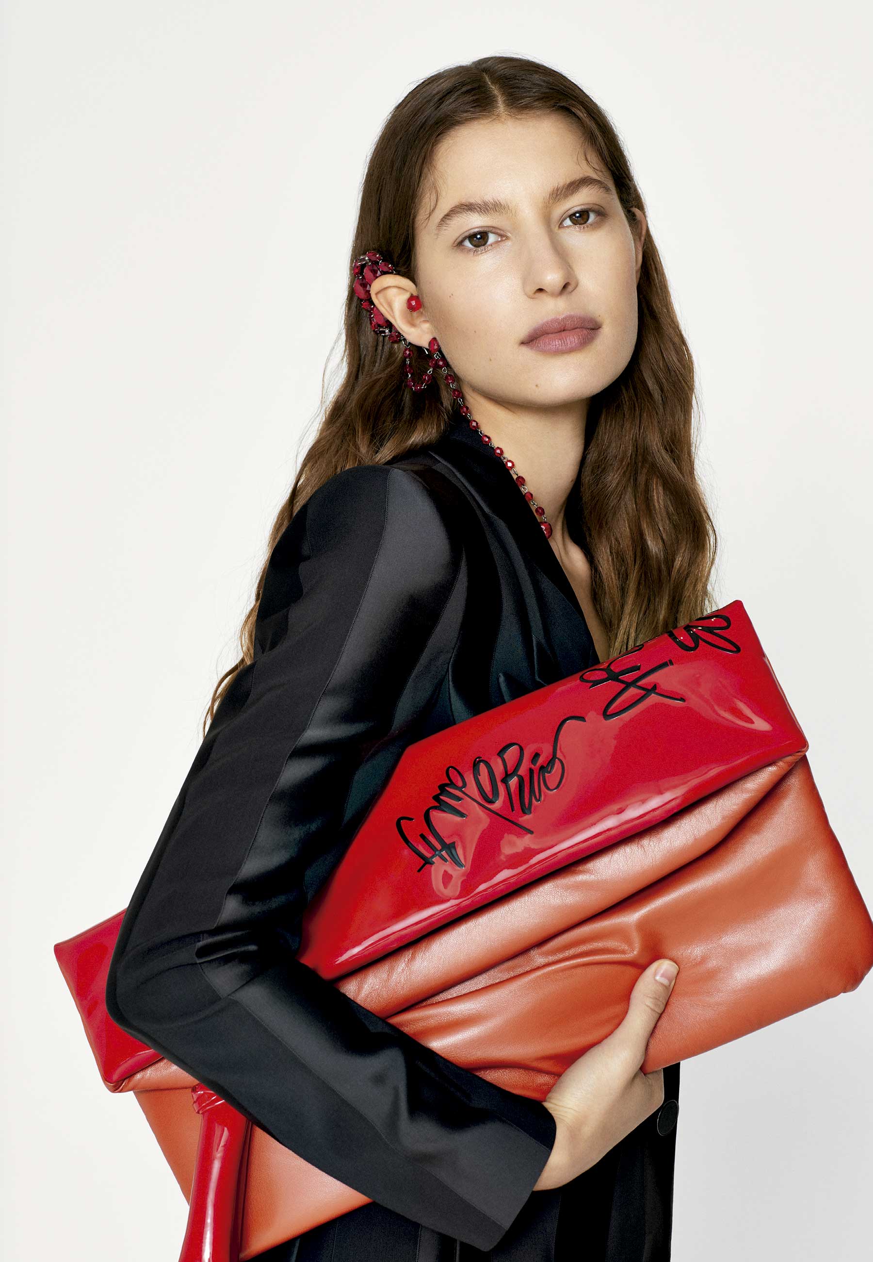 Look total Emporio Armani - Foto: Amie Milne, com styling de Charlie Harrington