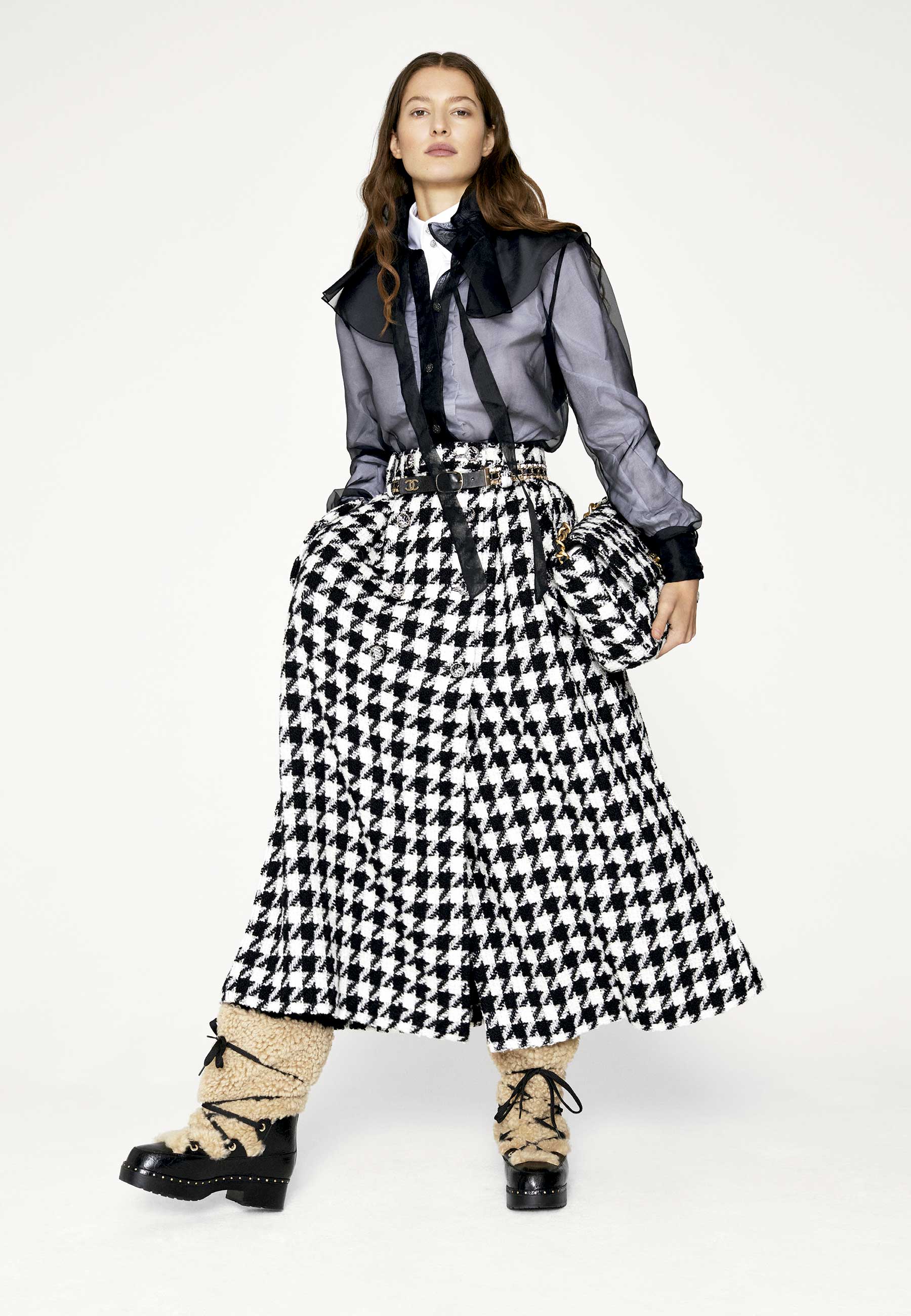 Look total Chanel - Foto: Amie Milne, com styling de Charlie Harrington