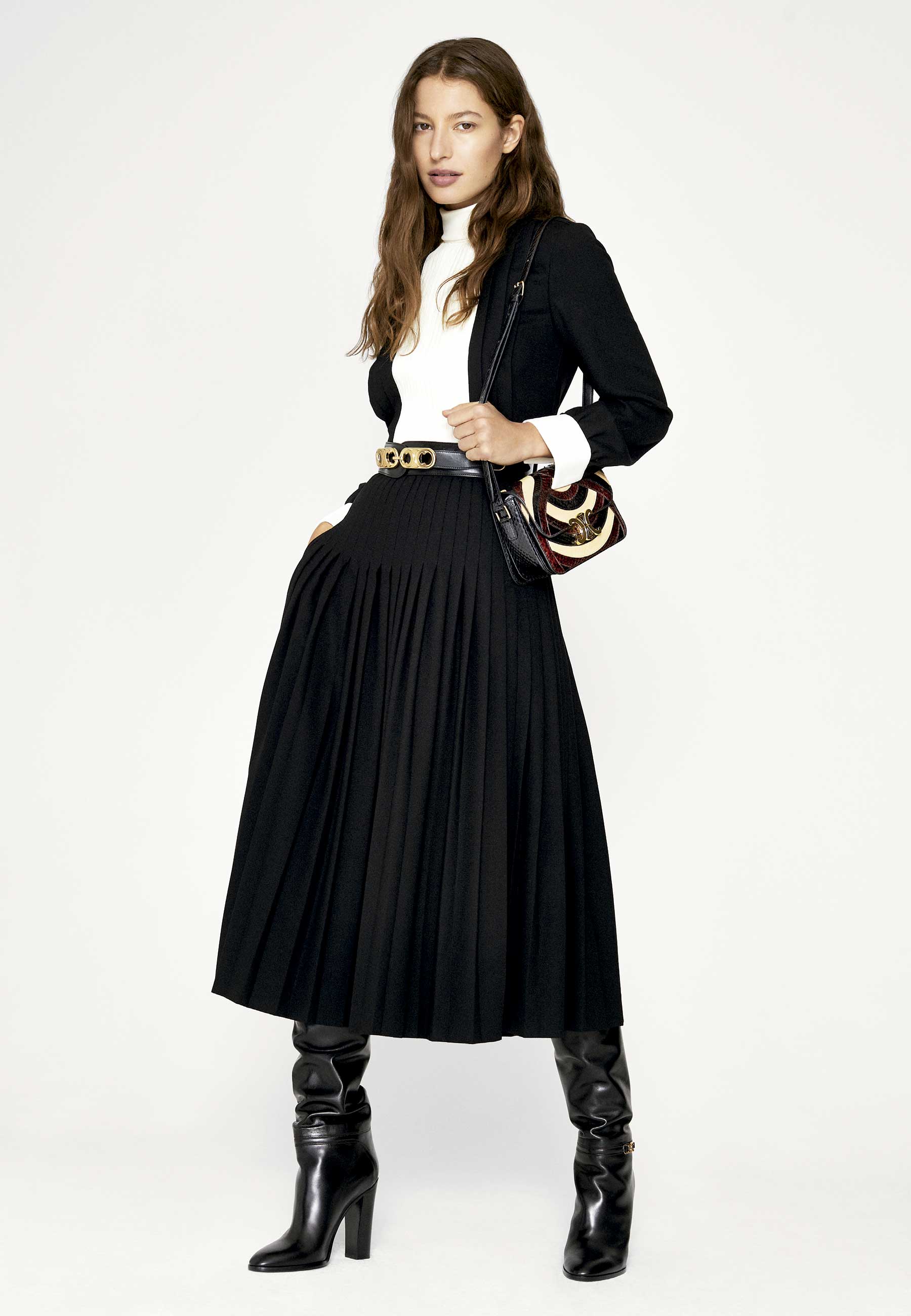 Look total Celine por Hedi Slimane - Foto: Amie Milne, com styling de Charlie Harrington