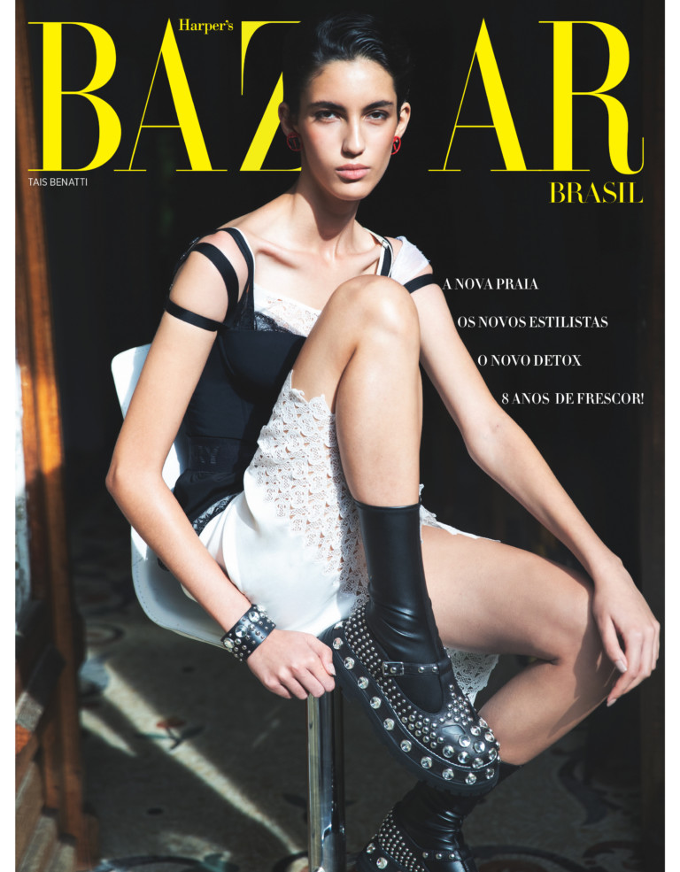Tais Benatti (Mega Models) usa look total Burberry - Foto: David Bellemere, com edição de moda de Sarah Cazeneuve, edição executiva de Filipa Bleck, cabelo de Maxime