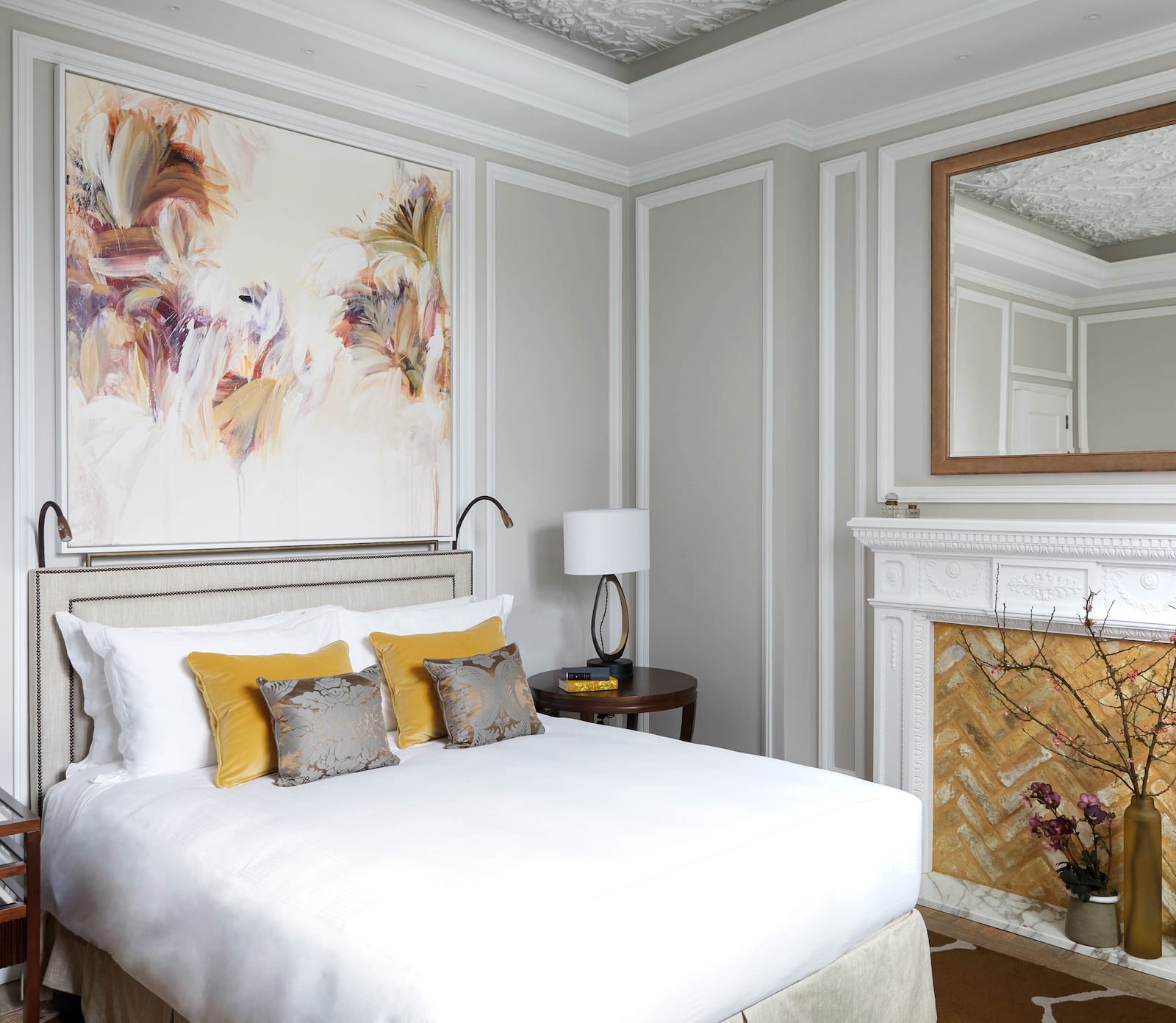 cad-acc-room-deluxe-lillie-langtry01_1600x1392