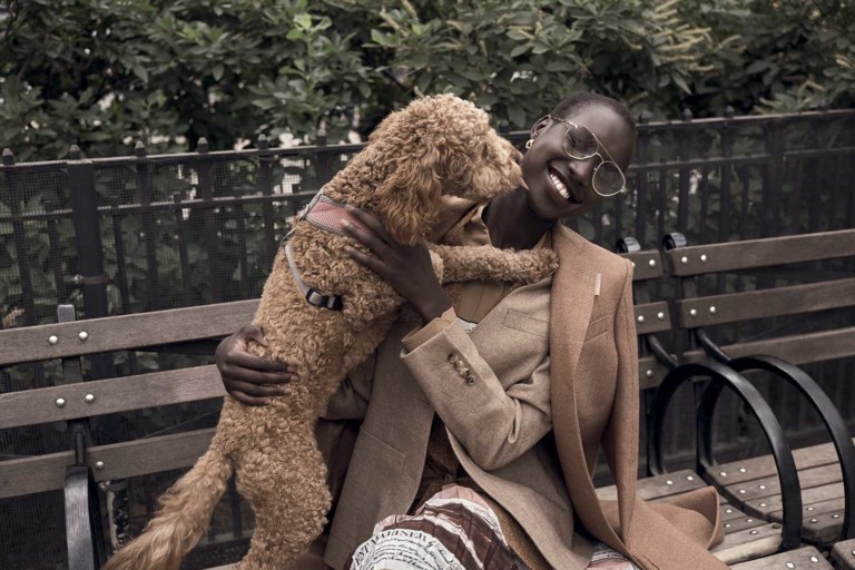 Foto: Jacob + Carrol, com edição de moda de Filipa Bleck, styling de Melissa Infante e beleza de Megan Kelly
