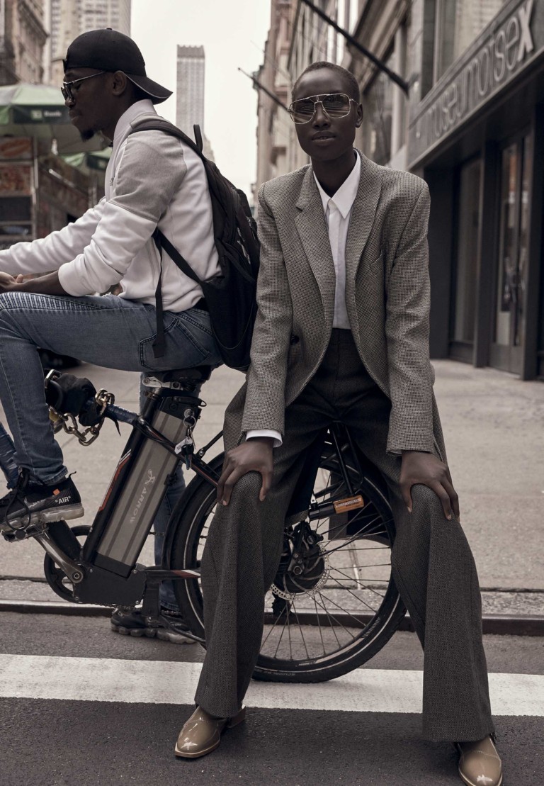 Foto: Jacob + Carrol, com edição de moda de Filipa Bleck, styling de Melissa Infante e beleza de Megan Kelly