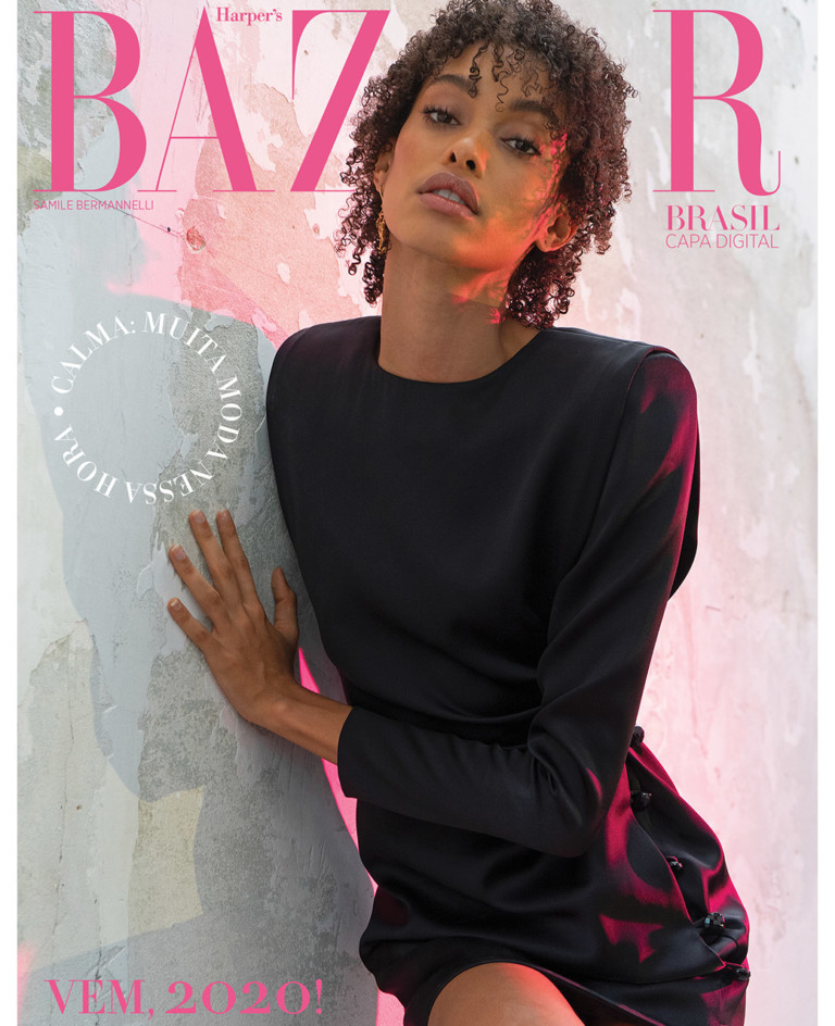 Samile Bermannelli (Mega e Elite NY) veste Saint Laurent - Foto: Ace Amir, com edição de moda Jahulie Elizalde, edição executiva de Filipa Bleck, cabelo de Erol Karadag, maquiagem de Ryan Burke, manicure Riwako Kobayashi, set design de Colin Lytton e movement director Michael Spencer Phillips