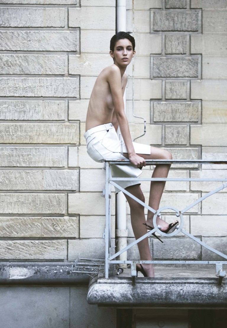Foto: David Bellemere, com edição de moda de Sarah Cazeneuve, edição executiva de Filipa Bleck, maquiagem de Tatsu Yamanka e cabelo de Maxime Macé