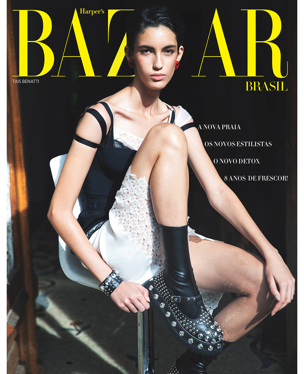 Tais Benatti (Mega Models) usa look total Burberry - Foto: David Bellemere, com edição de moda de Sarah Cazeneuve, edição executiva de Filipa Bleck, cabelo de Maxime Macé, maquiagem de Tatasu Yamanaka