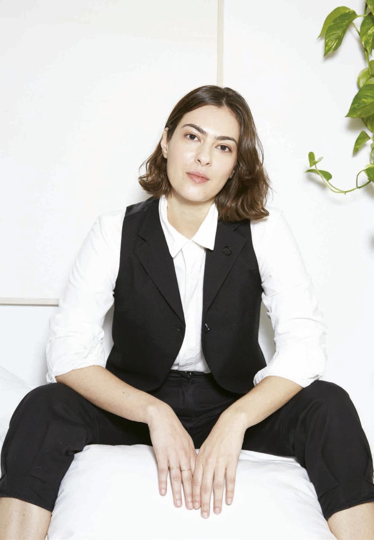 A atriz Isabel Wilker, defensora da onda - Foto: Giovana Gebrin, com edição de moda Rodrigo Yaegashi
