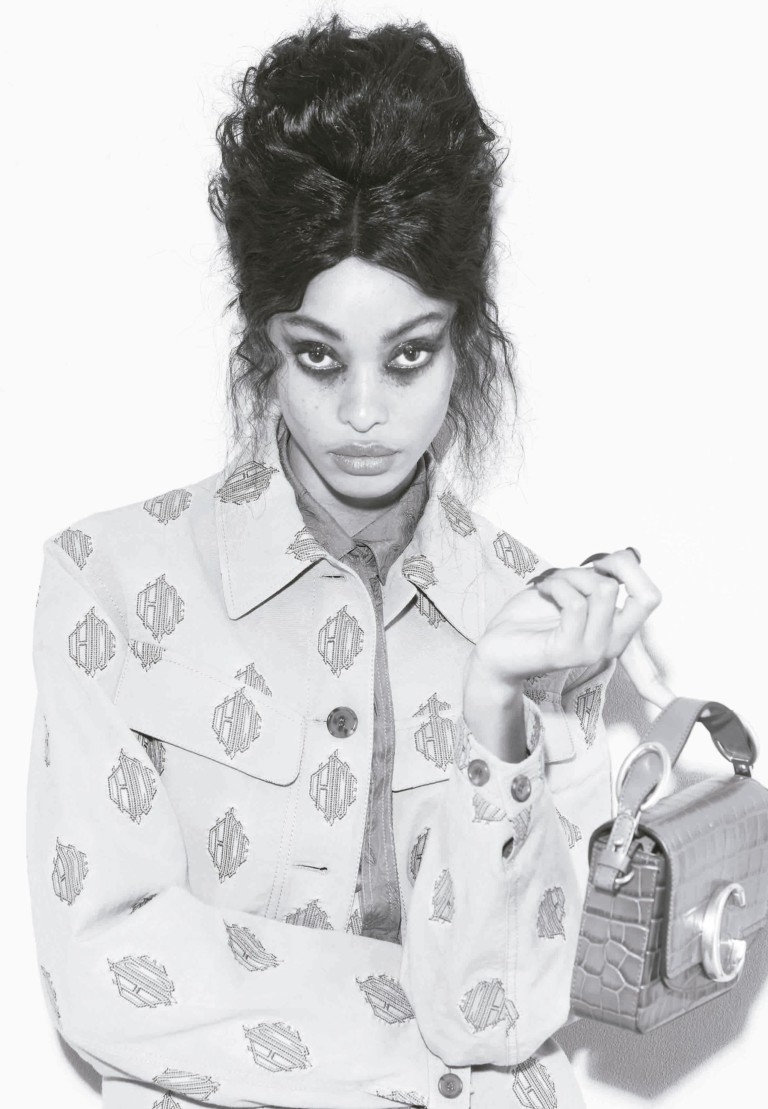 Foto: Ace Amir, com edição de moda Jahulie Elizalde, edição executiva de Filipa Bleck, cabelo de Erol Karadag, maquiagem de Ryan Burke, manicure Riwako Kobayashi, set design de Colin Lytton e movement director Michael Spencer Phillips