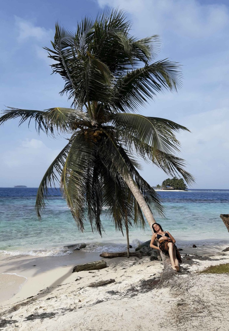 Rita em San Blas, arquipélago no Panamá com mais de 300 ilhas banhadas pelas águas azuis do Mar do Caribe - Foto: Arquivo Pessoal