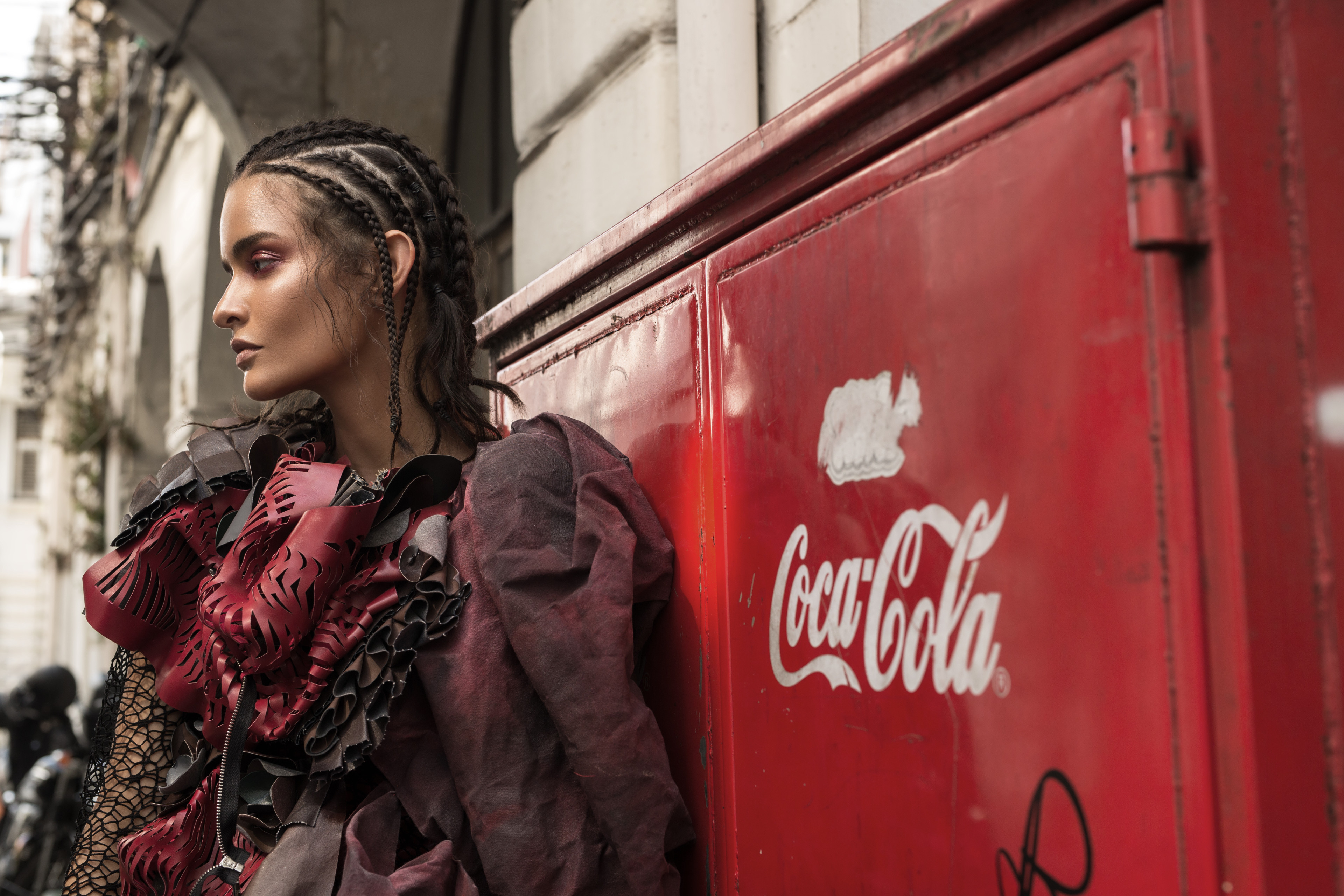 Deficiente auditiva, Jullie Marie levanta a bandeira da surdez na moda  