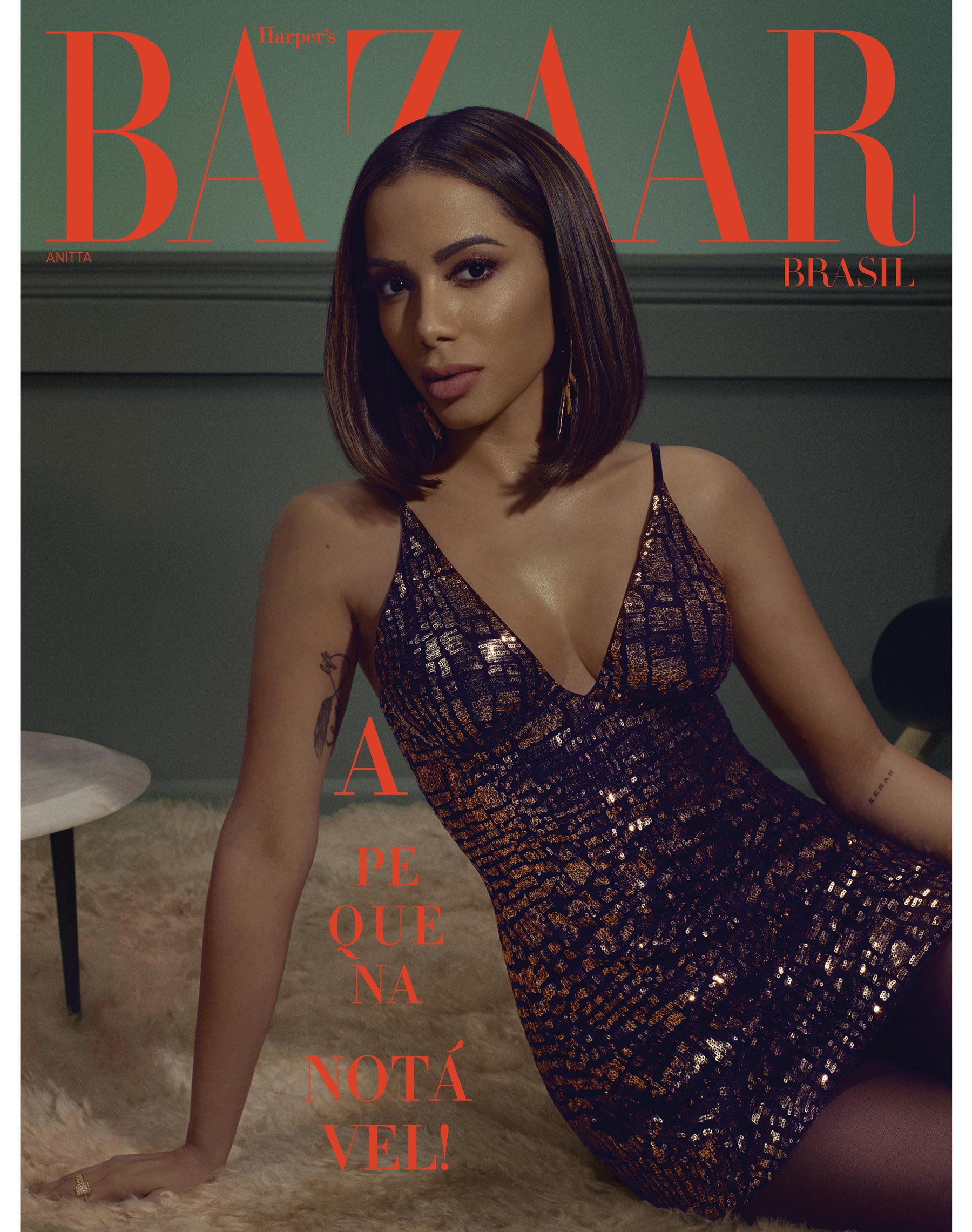 Anitta usa look total Colcci - Foto: Gui Paganini (Thebox.AG), com edição de moda de André Phillipe, direção de arte de Thiago Batista, beleza de Silvio Giorgio (Capa MGT), produção executiva Thebox.AG (Rodrigo Crespo & Stella Sett), set design de João Arpi (agradecimento Micasa) e tratamento de imagem Studio Closer