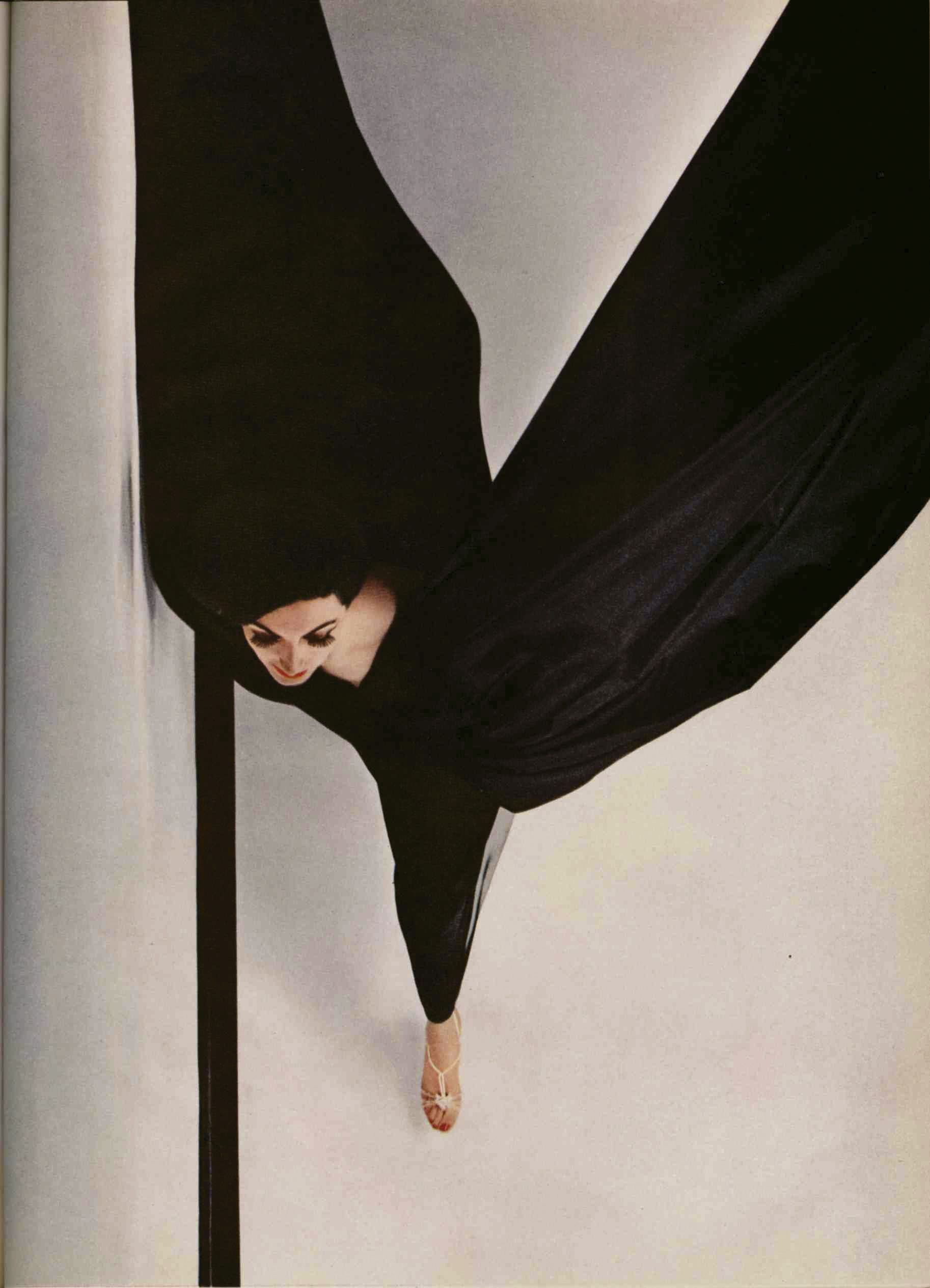 Clique de fotógrafo Hiro (1964) - Foto: Arquivo Harper's Bazaar