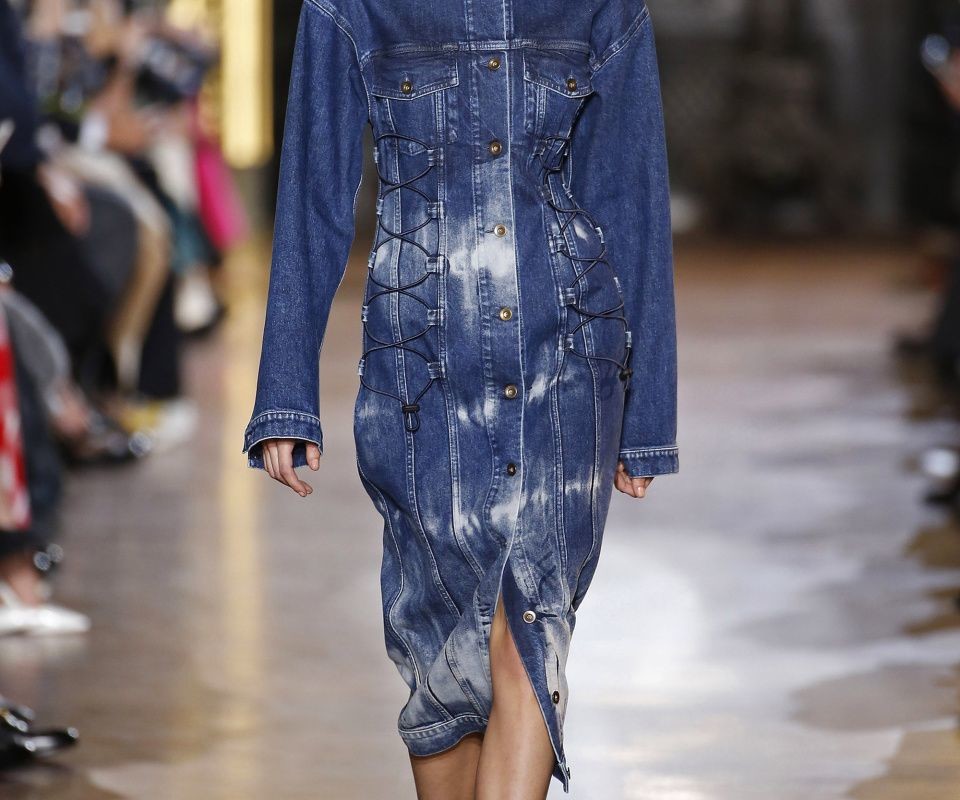 Stella McCartney apresenta a primeira linha de jeans biodegradável