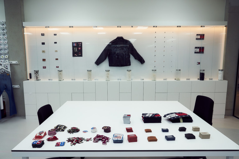 Tommy-Centr-Jeans