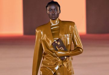 De fetichista a fashionista: látex ganha espaço em coleções de moda