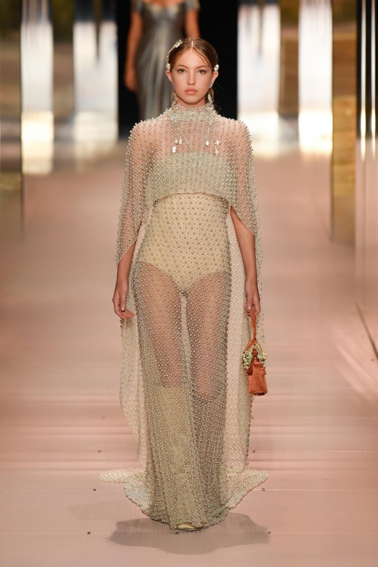 Fendi: 10 coisas que amamos da alta-costura de verão 2021