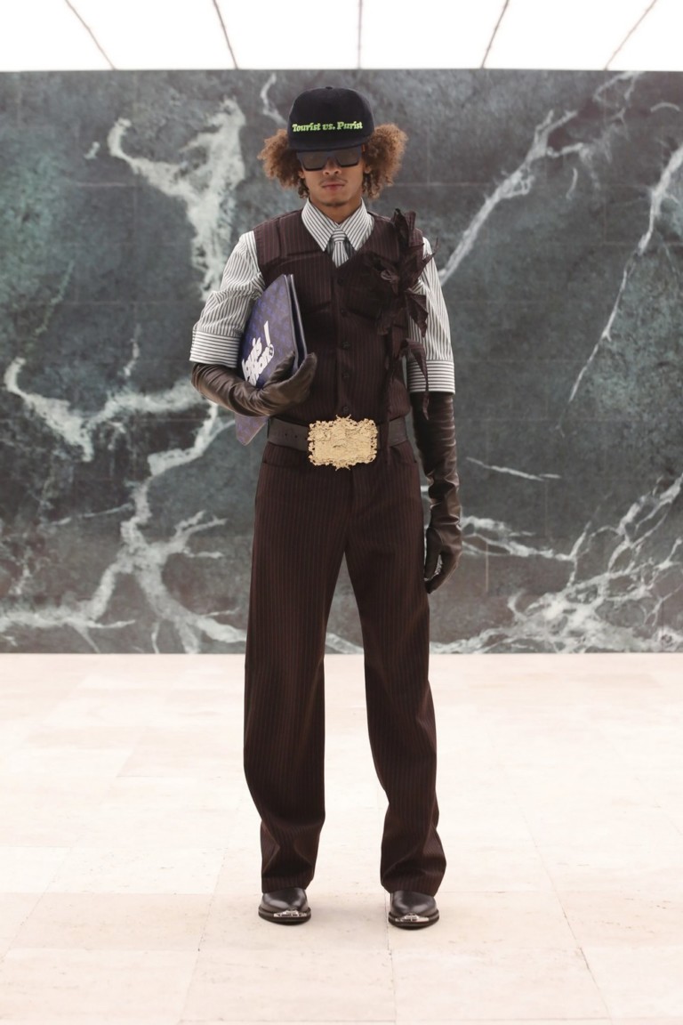 Louis Vuitton apresenta inverno 2021 com performances artísticas e políticas
