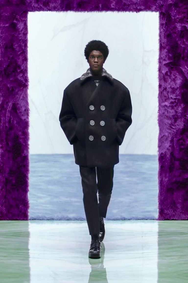 MFW: Raf Simons estreia na linha masculina da Prada, ao lado de Miuccia