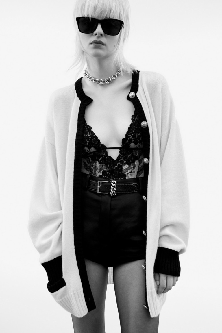 Anthony Vaccarello abusa da sensualidade do underwear no resort 2021 da Saint Laurent