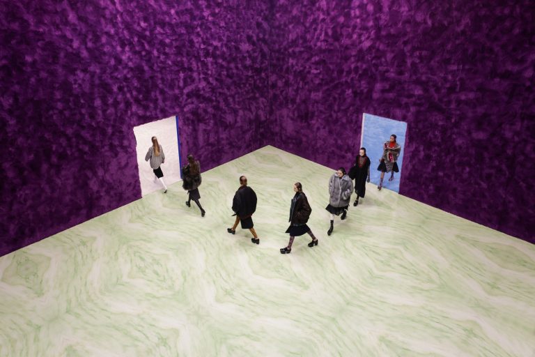 Prada: 10 looks que amamos do inverno 2021 da grife