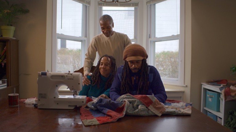 "Histórias para Vestir": série documental da Netflix aborda o lado emocional das roupas