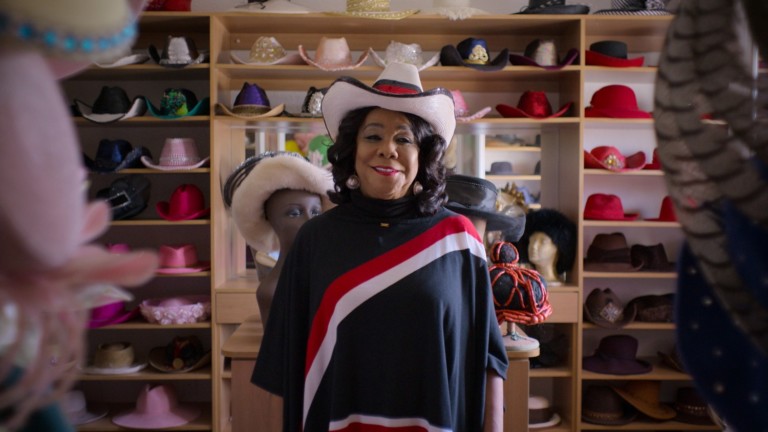 "Histórias para Vestir": série documental da Netflix aborda o lado emocional das roupas