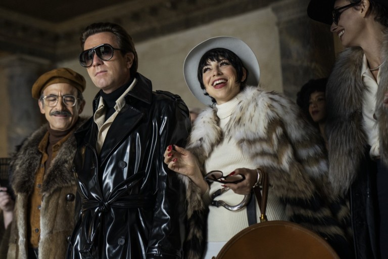 "Halston": nova série da Netflix acompanha trajetória do designer norte-americano