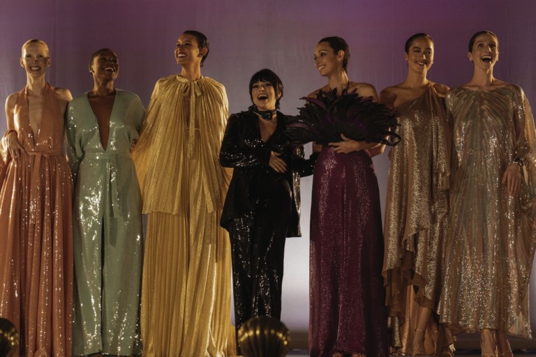 "Halston": nova série da Netflix acompanha trajetória do designer norte-americano