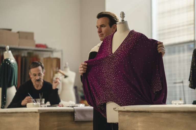 "Halston": nova série da Netflix acompanha trajetória do designer norte-americano