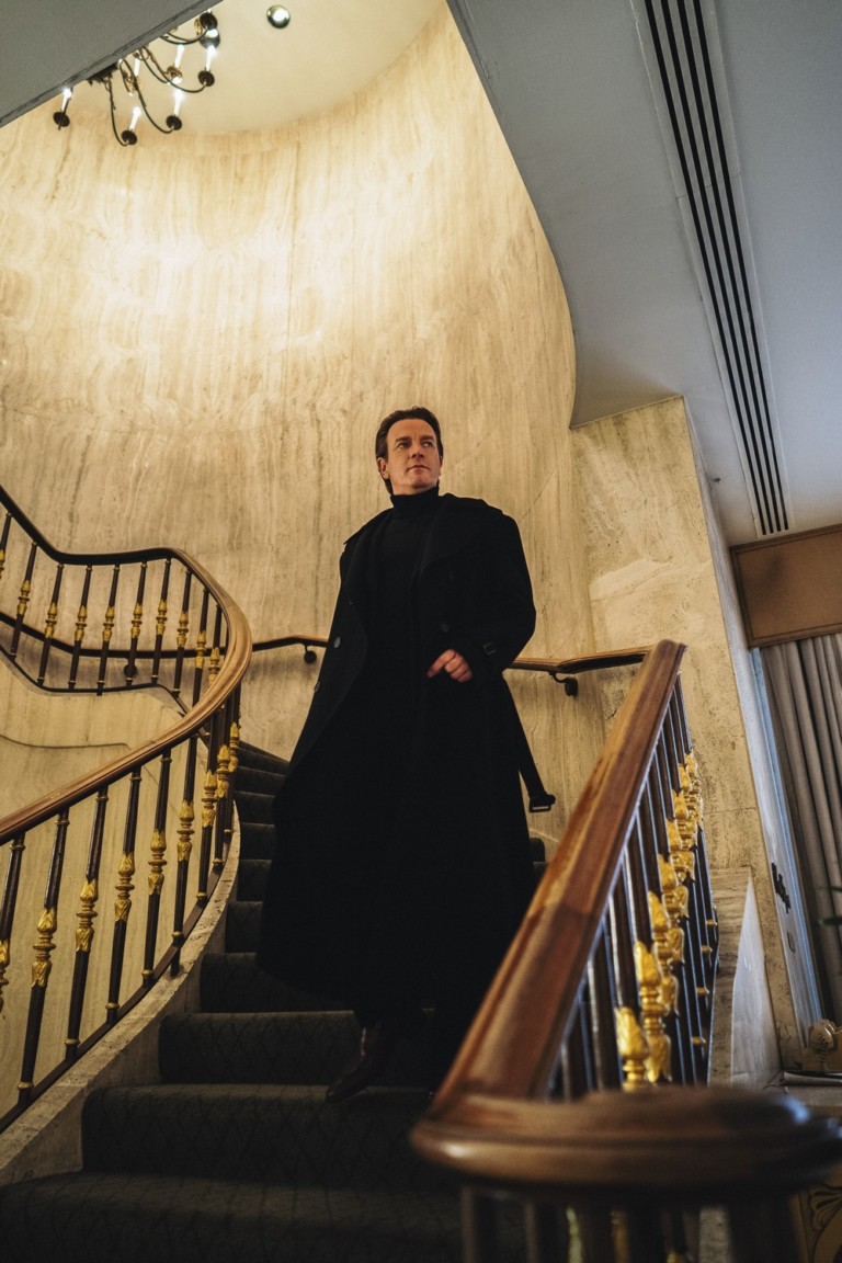 "Halston": nova série da Netflix acompanha trajetória do designer norte-americano