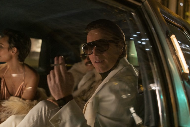 "Halston": nova série da Netflix acompanha trajetória do designer norte-americano