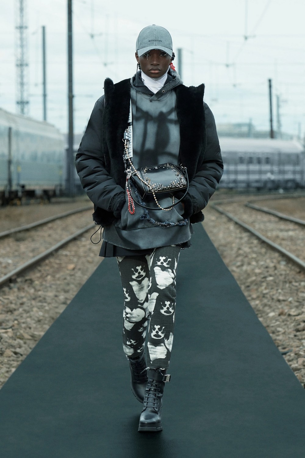 Givenchy: 10 looks que amamos do resort 2022 da marca