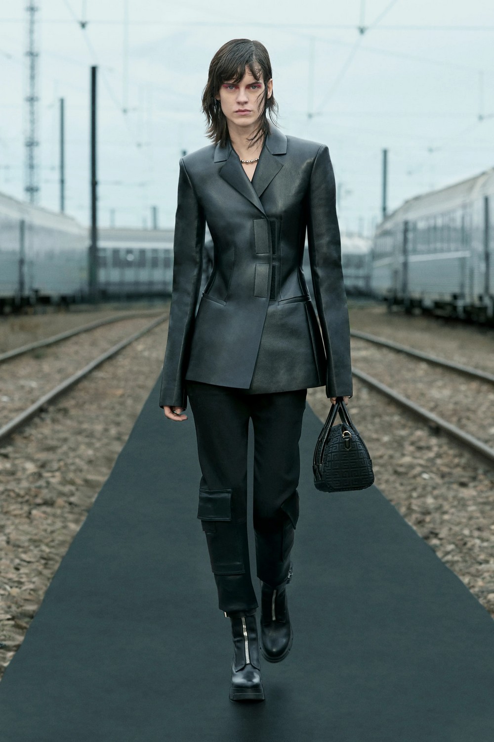Givenchy: 10 looks que amamos do resort 2022 da marca