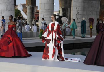 Valentino: 10 coisas que amamos da alta-costura de inverno 2022