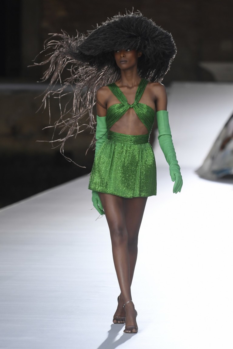 Valentino: 10 coisas que amamos da alta-costura de inverno 2022