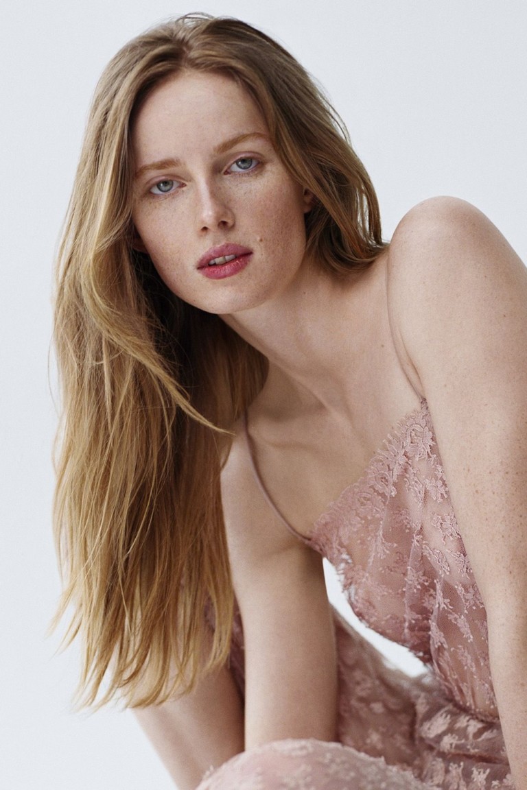 Bazaar testou: tratamento que remove metais do cabelo facilita processo de coloração