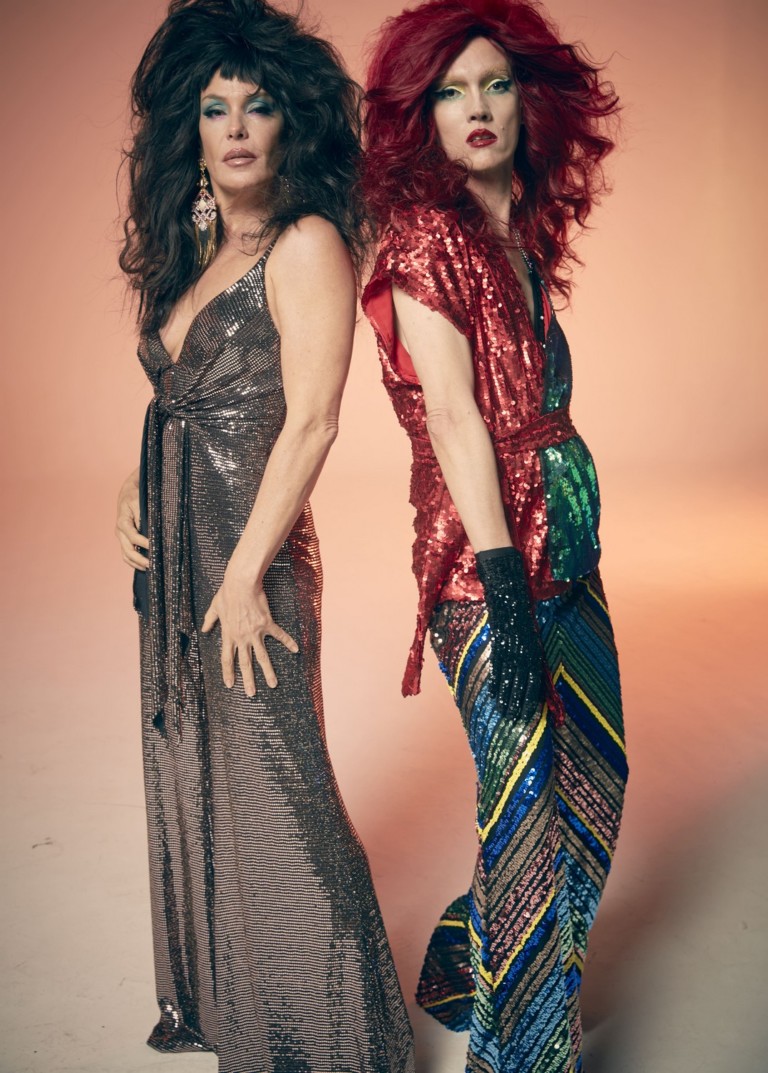 Carolina Ferraz apresenta projeto artístico no Youtube com Max Weber e Johnny Luxo