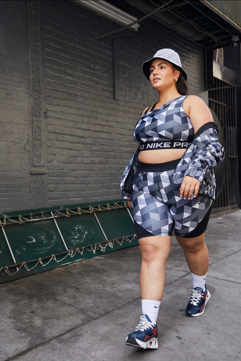Naomi Osaka e Serena Williams apresentam collabs com grandes nomes da moda