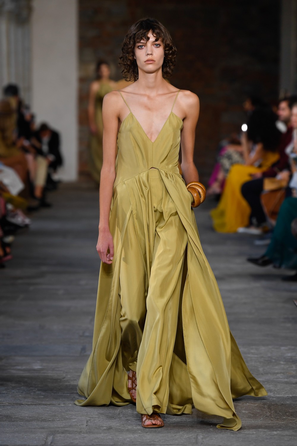 Alberta Ferretti: 10 looks que amamos do verão 2022