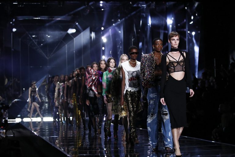 Dolce & Gabbana aposta no estilo Y2K para o verão 2022