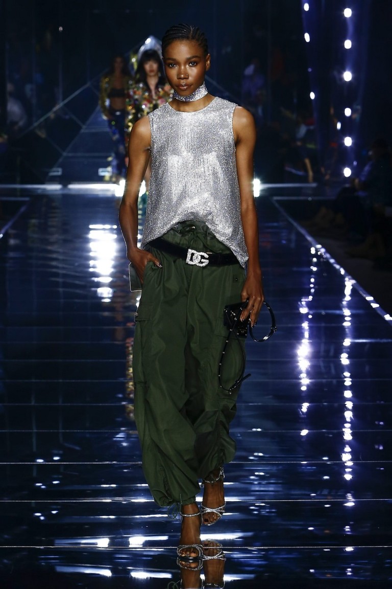 Dolce & Gabbana aposta no estilo Y2K para o verão 2022