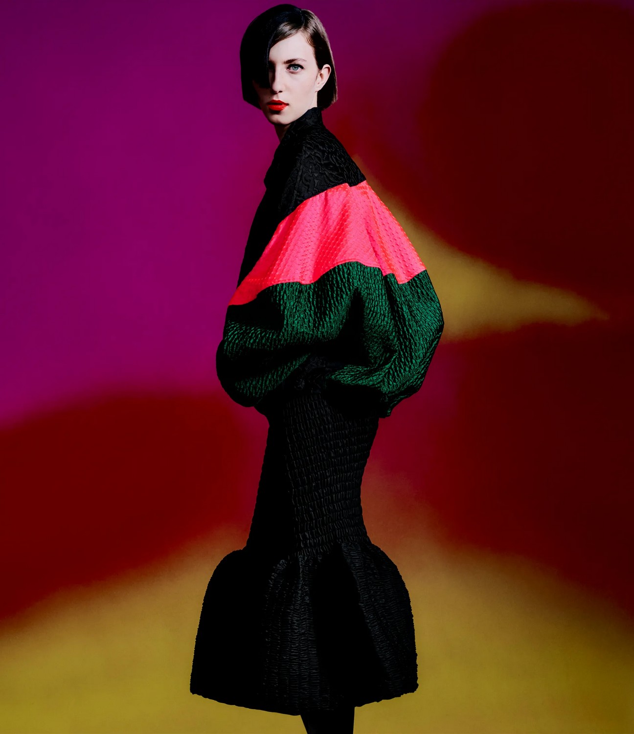 Dries Van Noten cria texturas e peles falsas a partir de diferentes tecidos