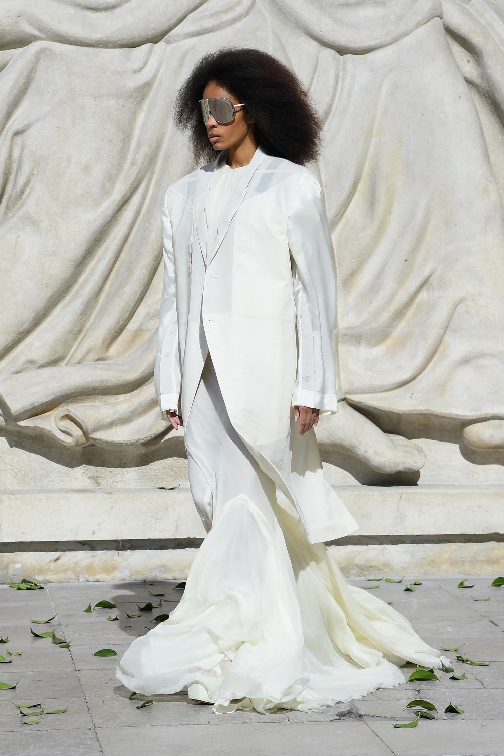 Rick Owens discute queimadas e meio ambiente na coleção de verão 2022