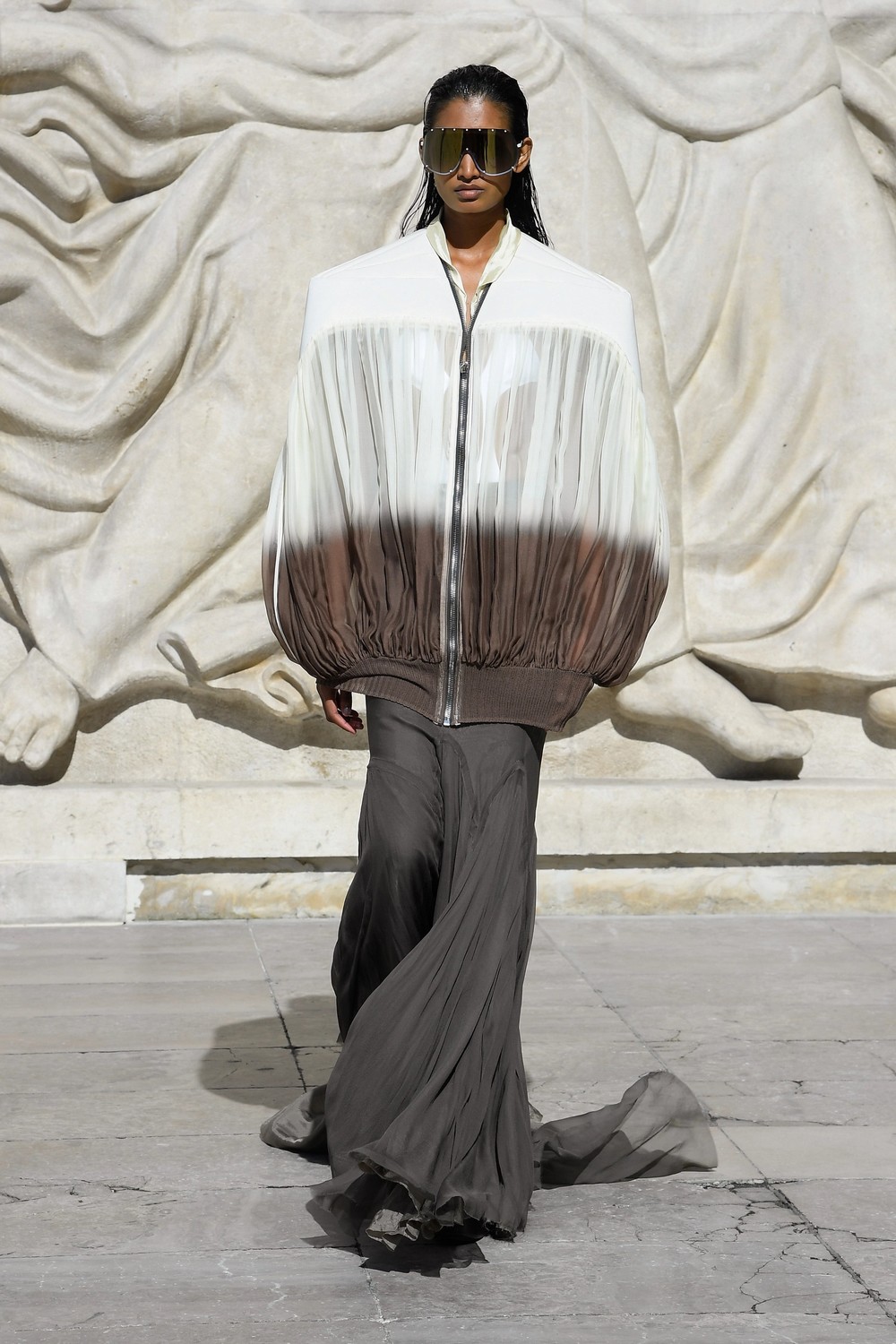 Rick Owens discute queimadas e meio ambiente na coleção de verão 2022