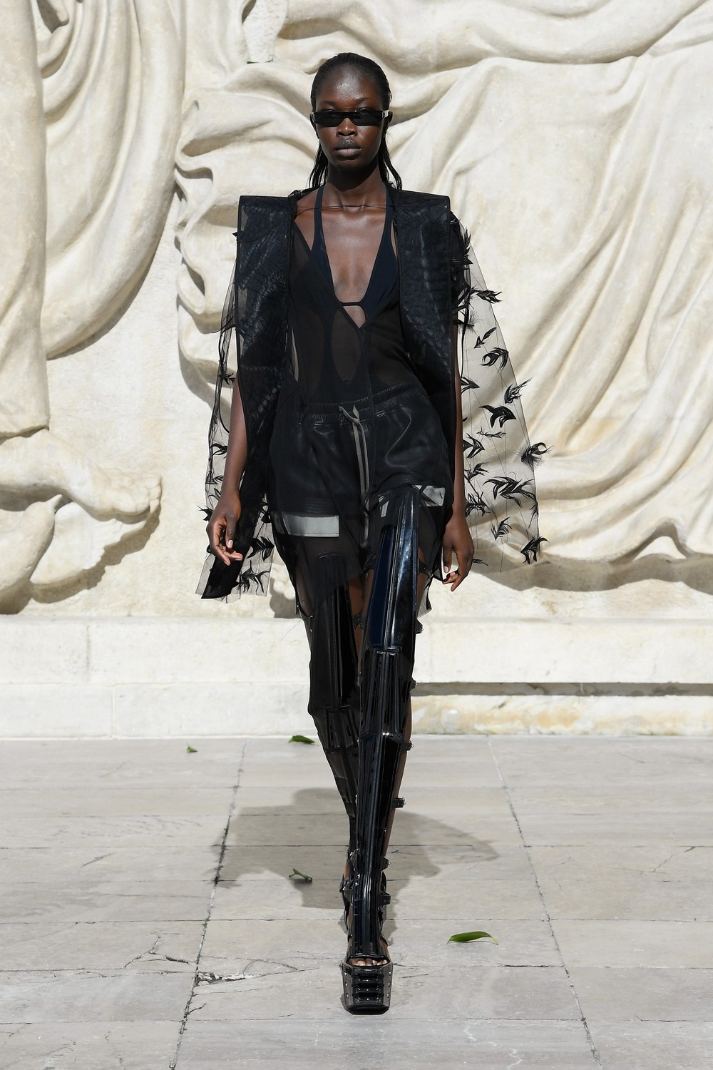 Rick Owens discute queimadas e meio ambiente na coleção de verão 2022